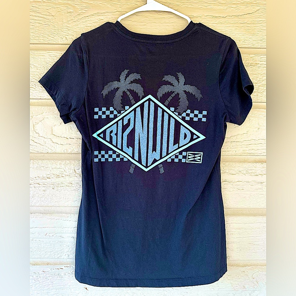 Riznwild brand size M . Never worn, bought them to support a friend